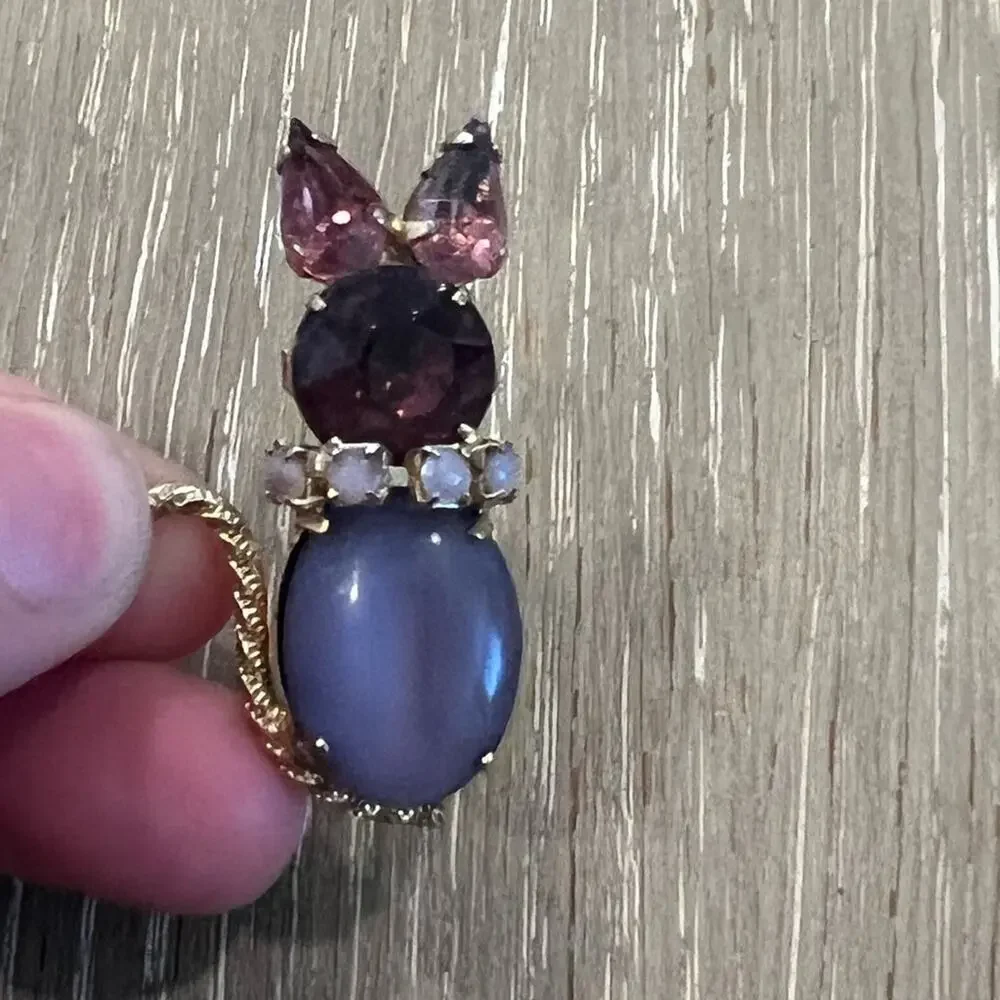 Vintage pink cat brooch
